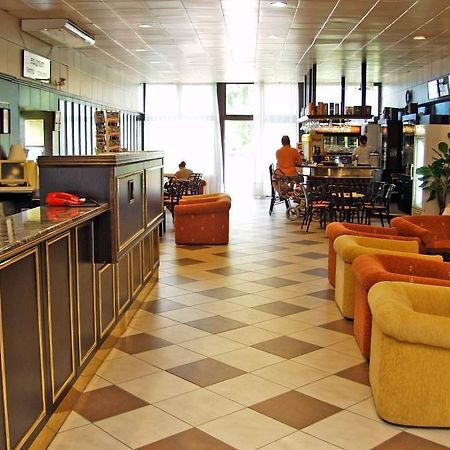 Hotel Magistern Сиофок Екстериор снимка