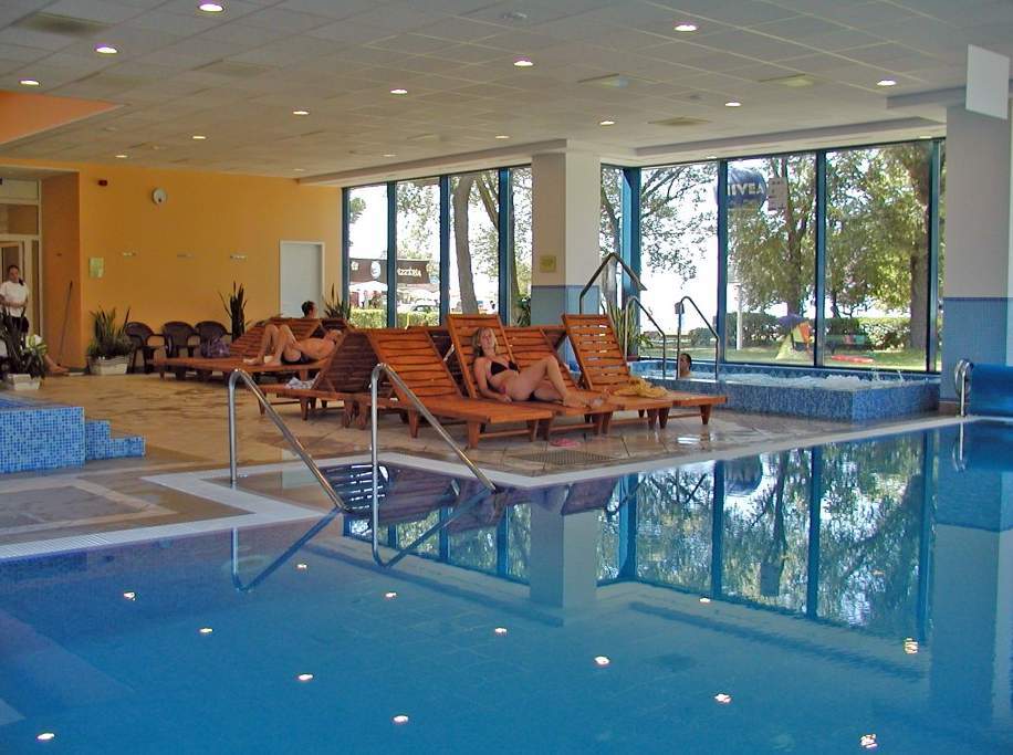 Hotel Magistern Сиофок Екстериор снимка