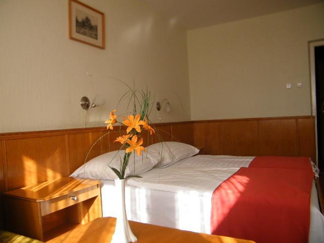 Hotel Magistern Сиофок Екстериор снимка